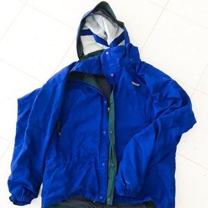 Mens Patagonia medium rain proof jacket